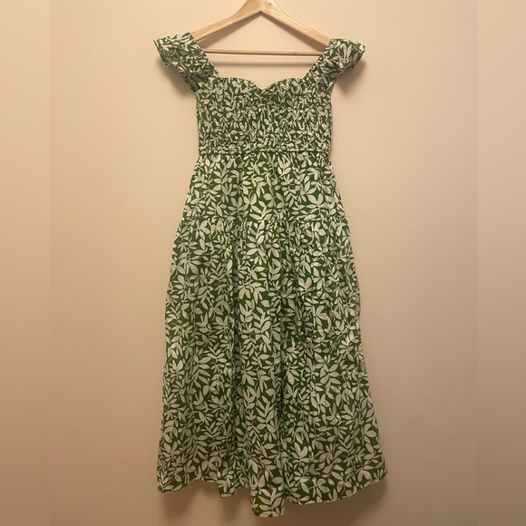 Abercrombie & Fitch Dresses & Skirts - Abercrombie & Fitch Green Floral Ruffle Strap Smocked Midi Dress